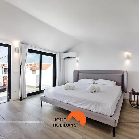 #211 Cerro Lagoa By Holidays